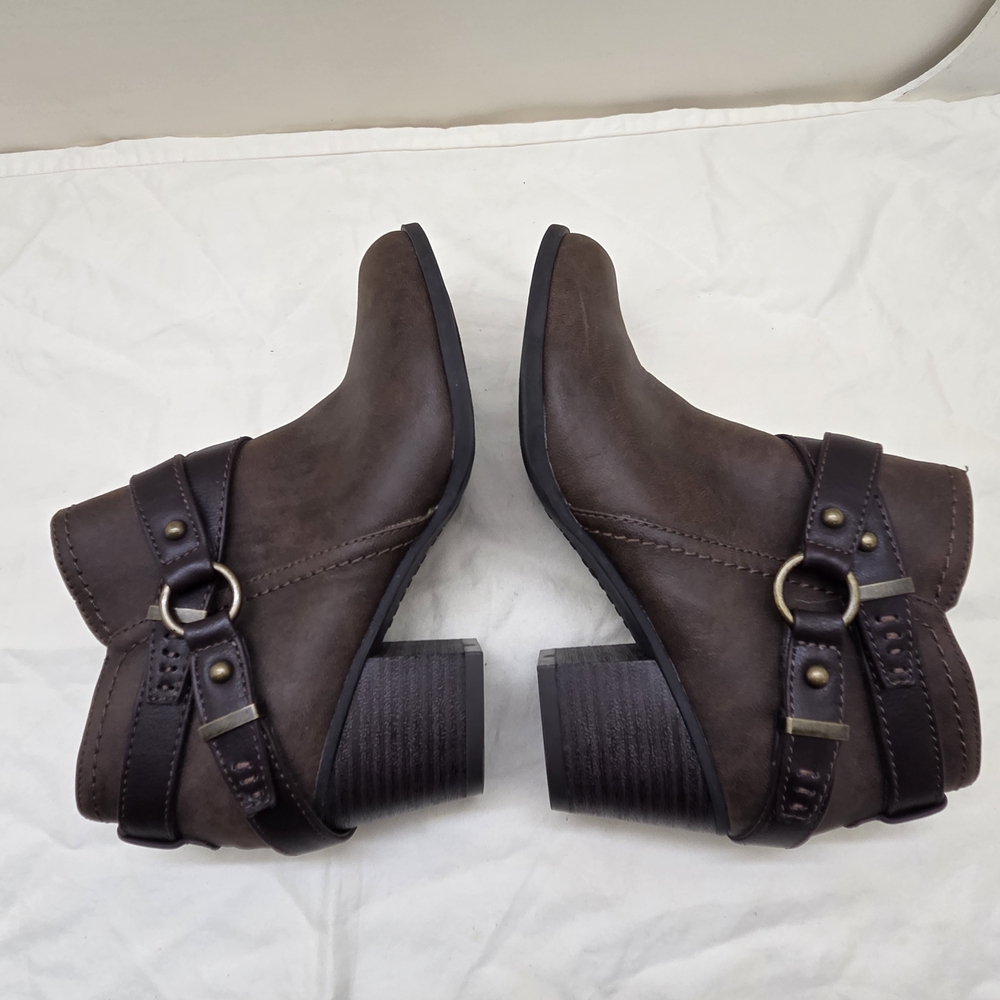 Indigo Rd Brown Ankle Boots | Size 6 | Buckle Strap | Stacked Heel | Side Zip - Picture 6 of 7